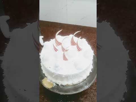 white forest vanilla cake