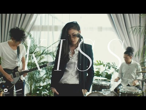 My Life as Ali Thomas - KISS 「Official Music Video」