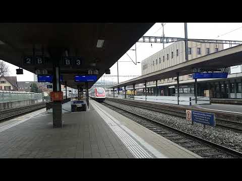 Ein SBB RABDe 500 ICN bei der Durchfahrt in Lenzburg.