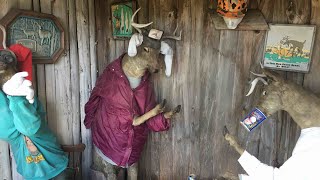 Da Yoopers Tourist Trap - Bizzare Roadside Attraction