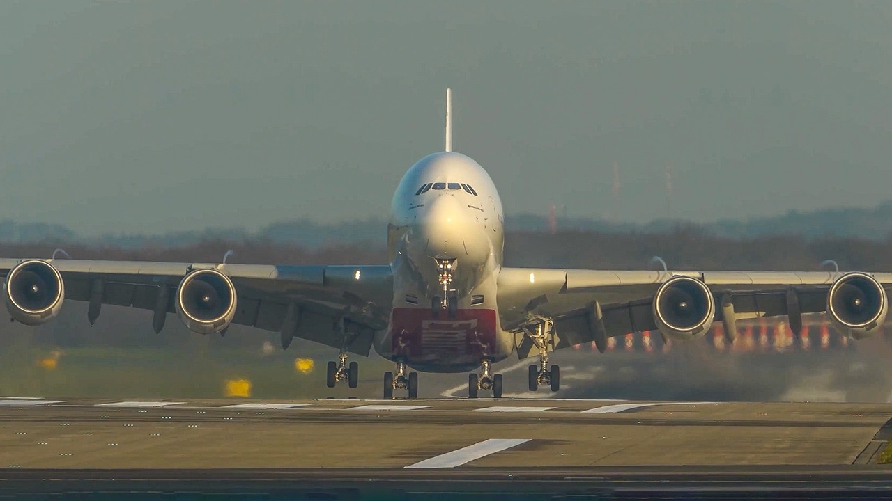 60 MINUTES PURE AVIATION - AIRBUS A380 DEPARTURE with a HELICOPTER passing behind (4K)