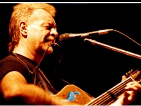 Leon Gieco - La Colina De La Vida