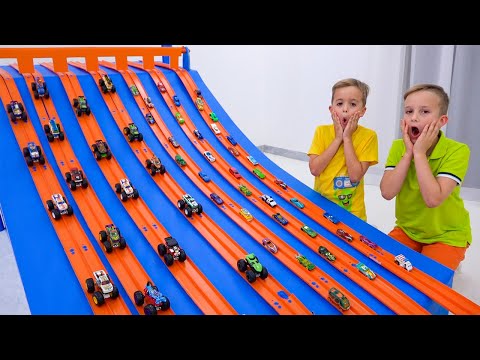 Vlad ve Niki, Oyuncak arabalarla oynuyor ve yeni Playset'lerle eğleniyor