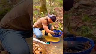 Download lagu You can't just do it however you want 🤔 #shorts #unique-moments #gold #mining #interesting #minin... mp3