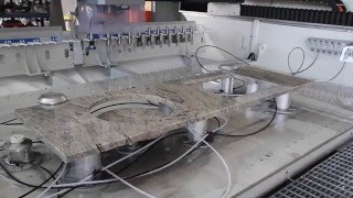 Anfertigen einer Küchenarbeitsplatte mithilfe CNC-Fräsmaschine Brembana Speed.