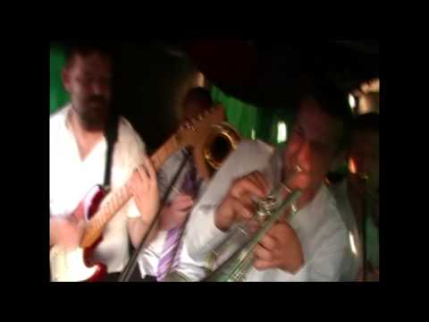 Nové CD Pohřební kapely pod vánoční stromeček