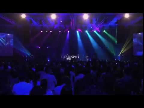 Medley: Nyanyi Bagi Dia, Sukacita Surga, Bersyukurlah (Na, na, na, na, na)