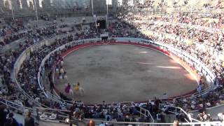 preview picture of video 'Arles arenes  Fete des gardians 1er mai'