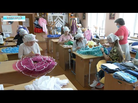 Завершается первая смена летних пришкольных лагерей видео