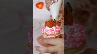 Whipped Cream Rose Piping! #cakedecorating #satisfyingvideo #redrose