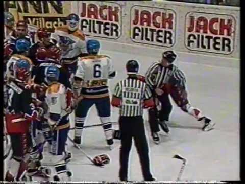 Jeff Geiger (EC VSV) vs. Bill Stewart (Milano) hockey fight