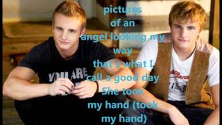 Cartertwins #Photobooth Lyric Video