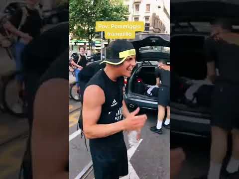 RHOVE in città tutti in BICICLETTA 💯💥💯💥💛💚💙#rhove #elettralamborghini #shorts