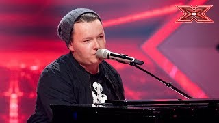Julius überzeugt die X Factor Jury &quot;Barfuß am Klavier&quot; | Auditions 7 | X Factor Deutschland 2018