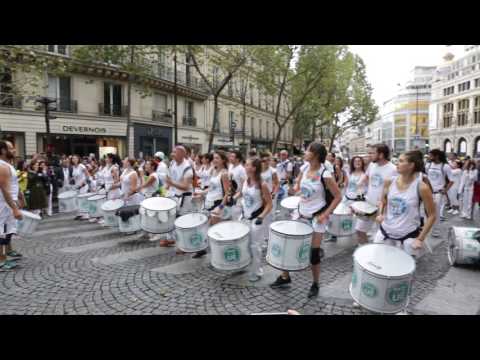 Badaue Butacada au lavage de la place de la Madeleine