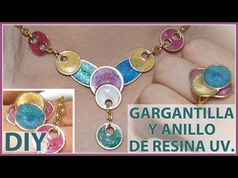 Anillo y collar de resina uv y fornituras metálicas
