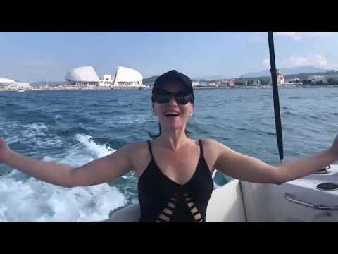 Natalia Oreiro - Saludos de Sochi, Rusia - Negro mar (26.8.2019)