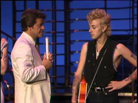 Dick Clark Interviews Stray Cats - American Bandstand 1982