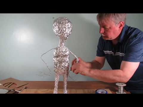 "LITTLE GREEN MAN" DIY PAPER CLAY SCULPTURE PART 1