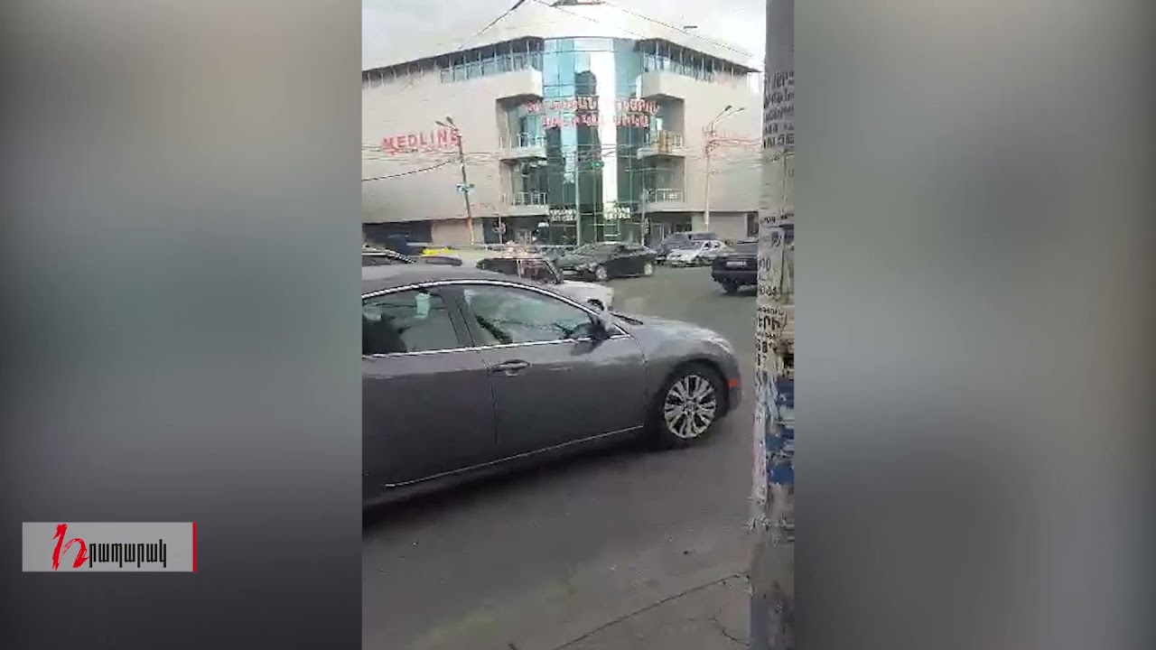 Արցախի փողոցում խցանում է, ոստիկանի փոխարեն երթևեկության կարգավարի դերում քաղաքացիներն են