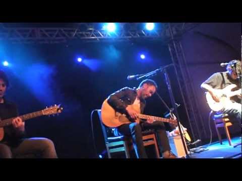 Nando Reis se emociona e chora ao cantar All Star