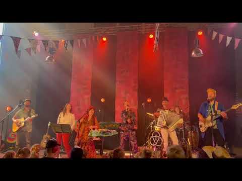 Trinity Wereldwijs live met Elly Zuiderveld - Parel in Gods hand medley (Official Bootleg Video)