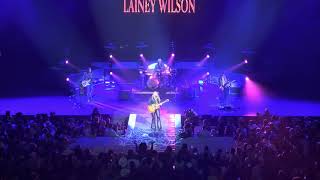 Lainey Wilson - Things A Man Oughta Know (LIVE in Las Vegas, Dec 9th, 2021)