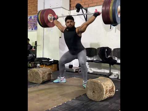 Keydomar Vallenilla (94) 190 kg block snatch