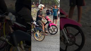Download lagu MEMANAS 🔥‼️SUPRA KPH MENGAMUK DI LANDASAN PACU!!#kphjogjastyle #kphgank #supra #storywa #shorts mp3