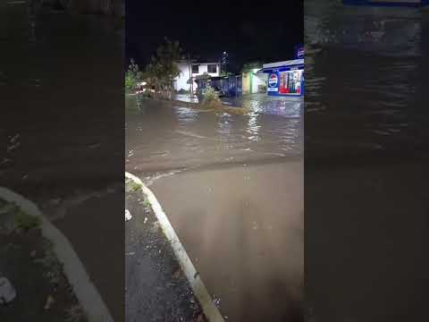 Lluvias de Martes santo en villacanales Guatemala