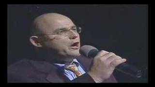 Ronan Tynan sings "God Bless America" at HSBC Arena