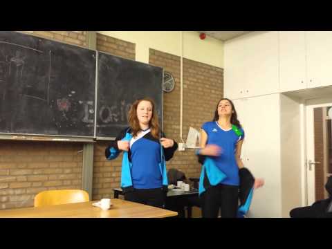 Bespreking nieuw tenue tijdens de ALV van VV Haaglanden (voorheen VISADE) op 5 maart 2014