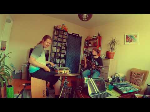 Eelis Saurio - Hän Sinun On (Olohuonelive)