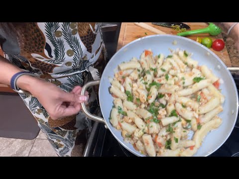Fry green bananas with salted cod fish