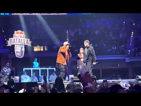 Aczino vs Jota 8x8 desde el Público en la Red Bull Internacional.