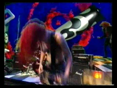 L7 [Live On Channel4-The Word 11-21-92] - Pretend We're Dead