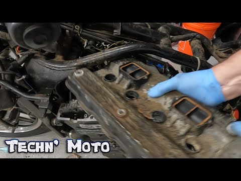 Removing More Stuff Off the 1992 Kawasaki ZG1000 Concours| Techn' Moto