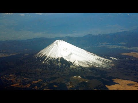 Egy éves kényszerszünet után újra mászható Japán szent hegye, a Fudzsi