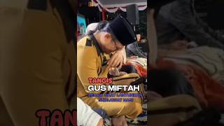 Download lagu Tangis Gus Miftah Pecah! Saat Lantunkan Sholawat Nabi #videoshort mp3