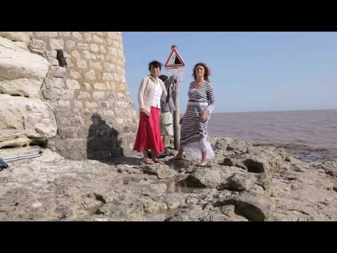 Léa Miguel и Etienne Gaudillere на съемках фильма "Грааль",  г. Тальмон, Франция