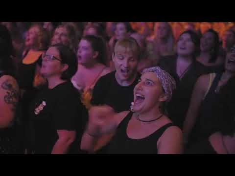 1500 strangers sing "I Want It That Way" (Backstreet Boys)