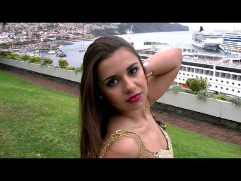 MADEIRA DIGITAL - CAROLINA FERREIRA    Vestida por RITA PESSANHA   25 11 2013