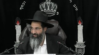 הלכות שבת - רלו' - דיני חצר פחות מארבע אמות | אורח חיים - סימן שנז - שנח | חלק 650 | הרב שי עובד (הרב שי עובד) - התמונה מוצגת ישירות מתוך אתר האינטרנט יוטיוב. זכויות היוצרים בתמונה שייכות ליוצרה. קישור קרדיט למקור התוכן נמצא בתוך דף הסרטון