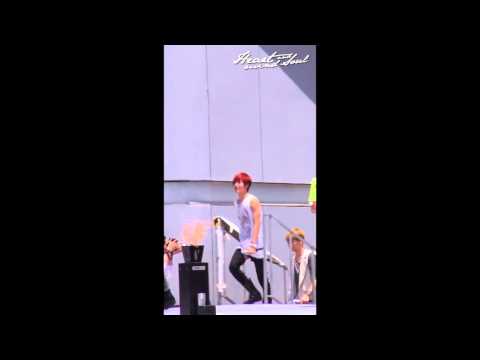 110528 Taemin almost tripped fancam @ Walking Festival