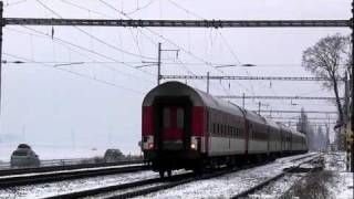 preview picture of video 'Passenger train R832 Urpín, departing station Veľké Kozmálovce, Levice district, Slovakia.'