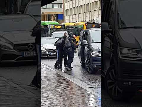 Swedish SWAT team ( Piketen )  captures criminals Part 1 Malmo Sweden