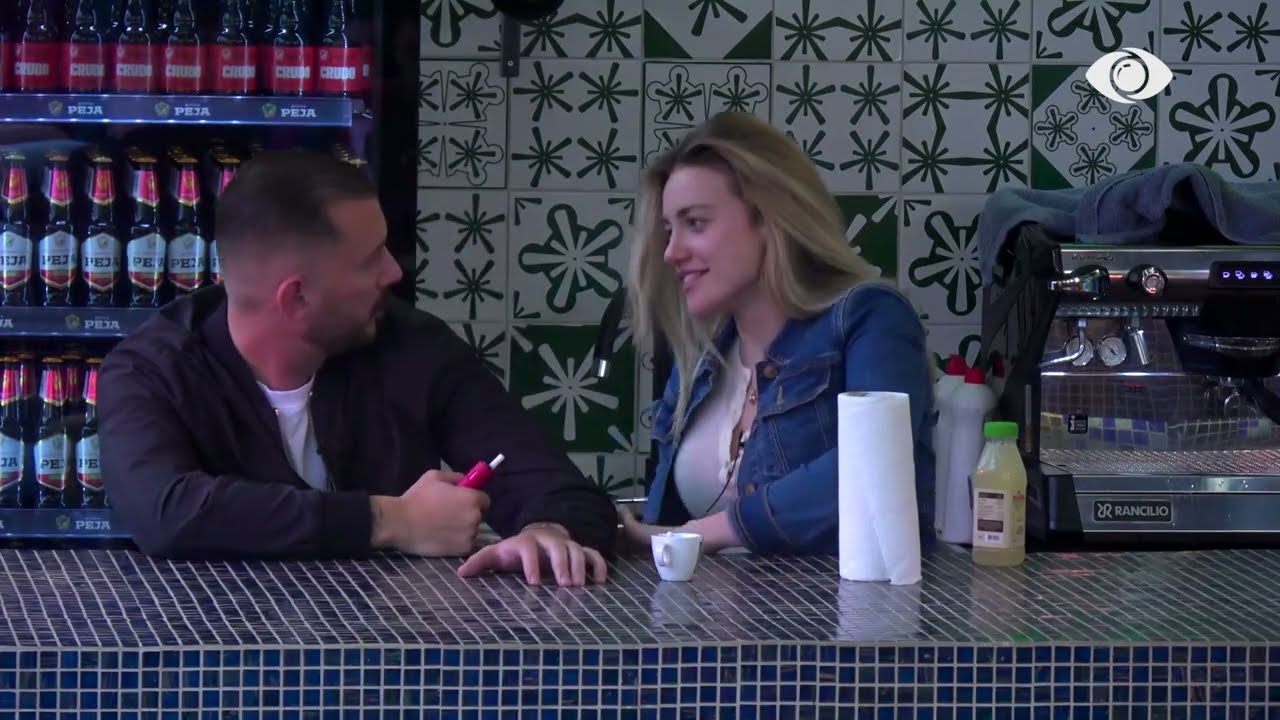 “Do futemi në pishinë zemër?”/ Romeo dhe Heidi çaste romantike, puthje dhe përqafime