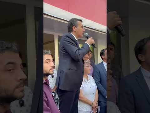 Doç. Dr. Anıl Tanburoğlu, Yeni Parti Adana İl Başkanlığı Önünde Halka Hitap Etti.