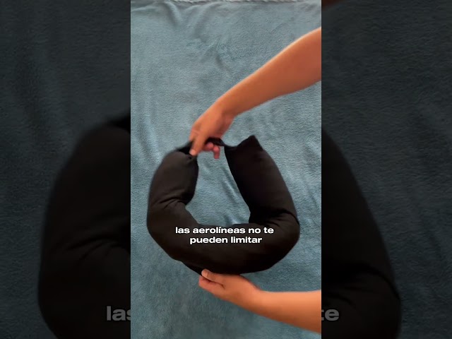 Vídeo relacionado con Baieye Almohada Viaje Rellenable Ropa,Terciopelo de Cristal Almohada Avion,MultifuncióN Portátil Cuello Viaje,con Bandolera Ajustable Desmontable,Espacio de Almacenamiento Adicional (Gris)