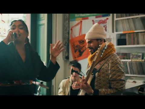 LA NEFERA – A VIVIR | @tinyELCHsession (Live Performance)